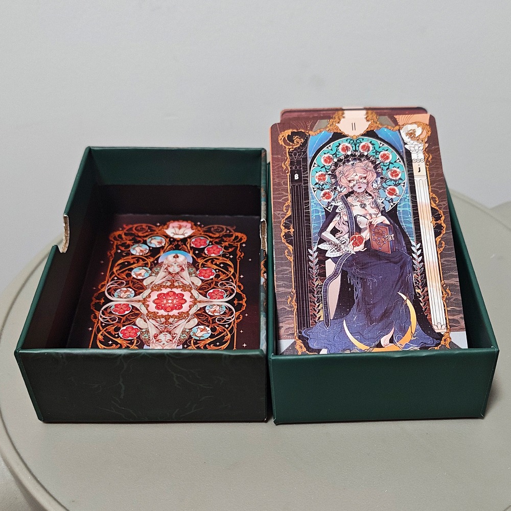 Double-embossed with Gorgeous  - Tarot Deck With Guidebook recension och pris