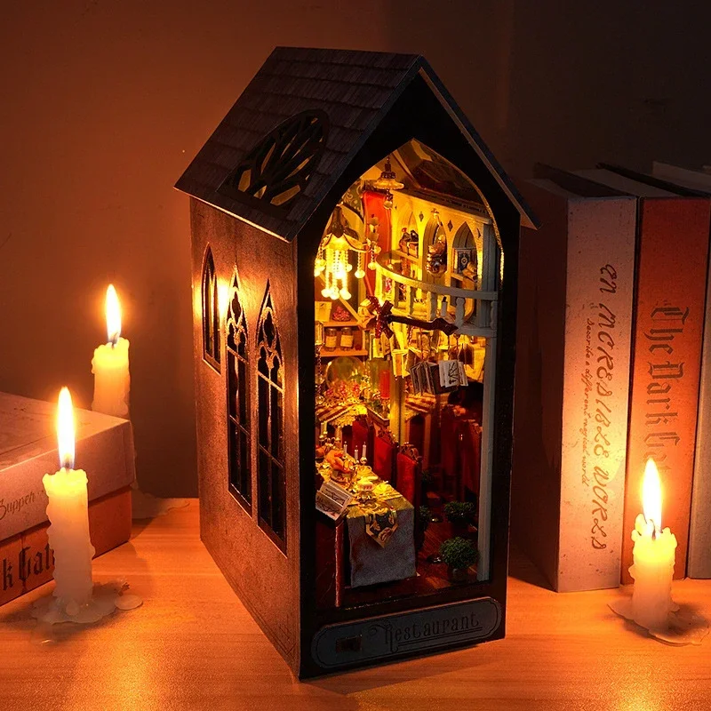 Magic Restaurant Bookshelf Hom - Diy Wooden Book Nook Kit Shelf Insert recension och pris