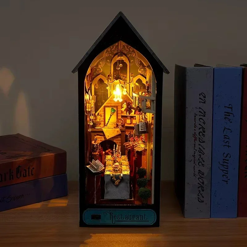 Magic Restaurant Bookshelf Hom - Diy Wooden Book Nook Kit Shelf Insert recension och pris